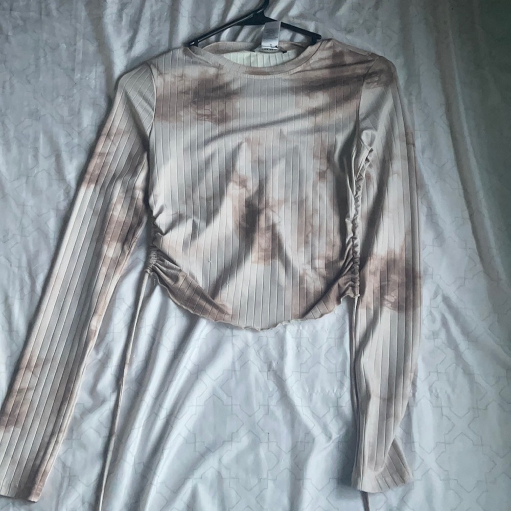 Beige long sleeve crop top